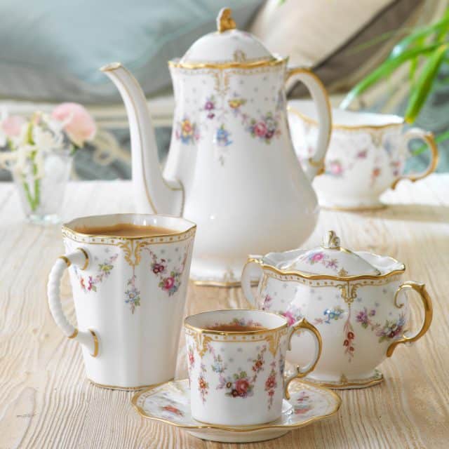 Lot De 4 Bols à Soupe Royal Crown Derby – Modèle Royal Antoinette – Crème